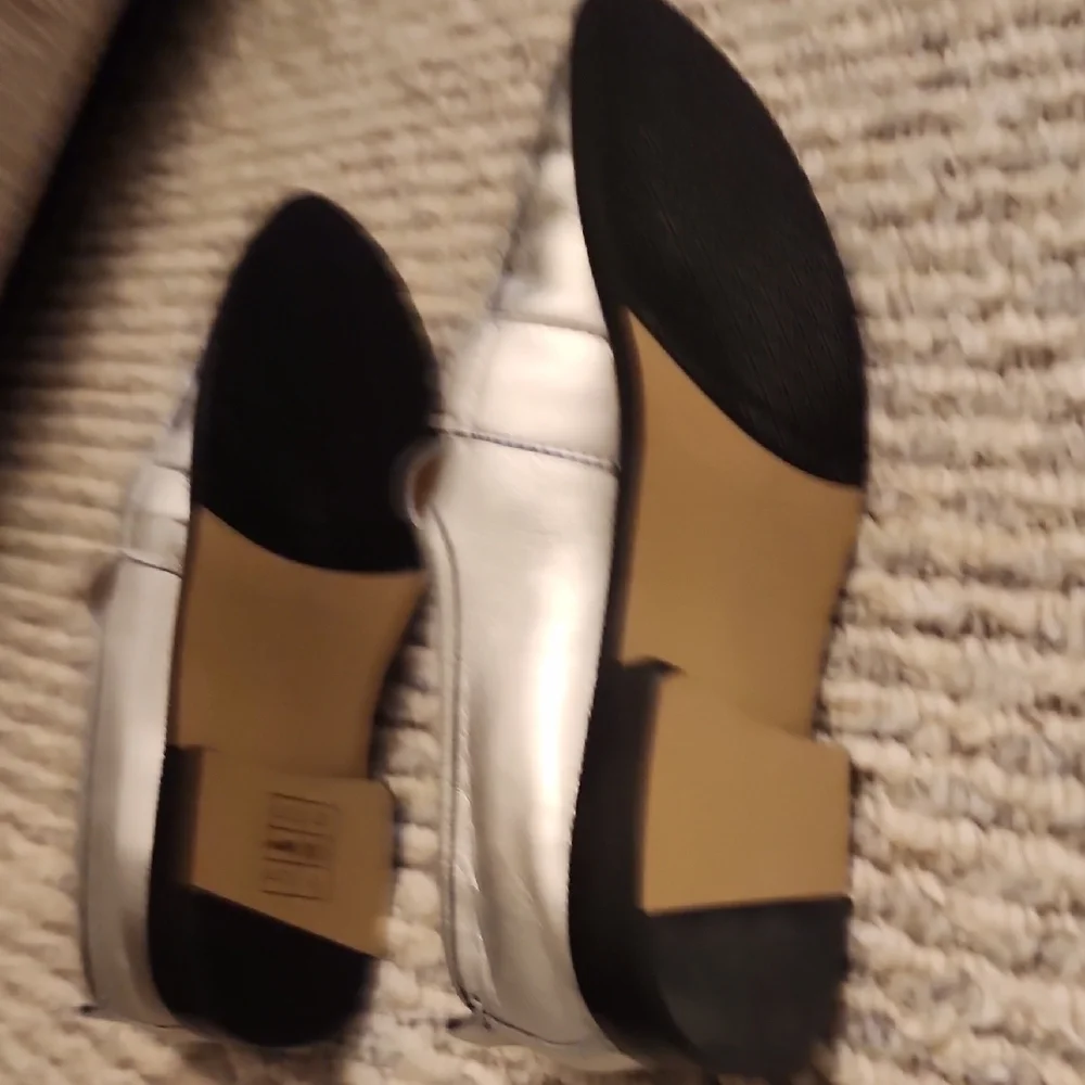 DONALD PLINER Leather Lissi Metallic Loafers Silver Size 6